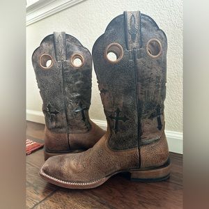 Men’s Ariat cowboy boots